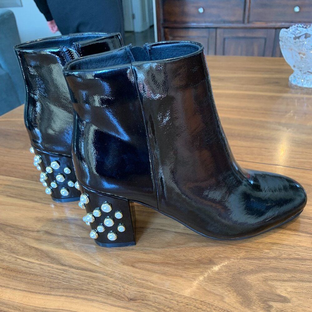 Aquadiva ankle boot, black, pearl studs, block heel, zipper entry, new, sz 9